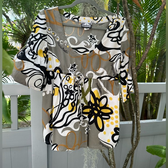 Manuhealii Tops - Manuhealii top